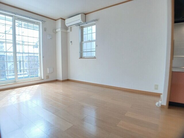 物件内観写真3　(使いやすいリビングです)