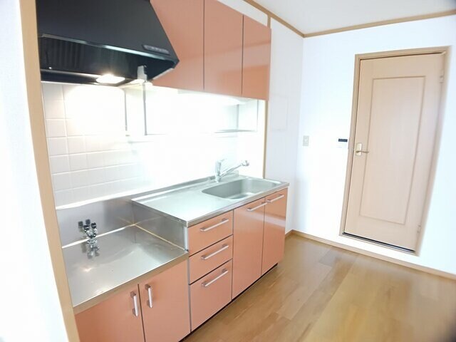 物件内観写真4　(コンパクトなキッチンで掃除もラクラク)