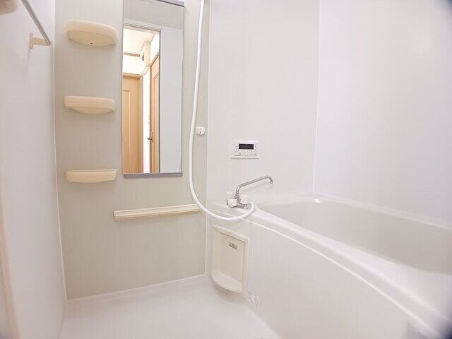 物件内観写真5　(きれいなお風呂です)