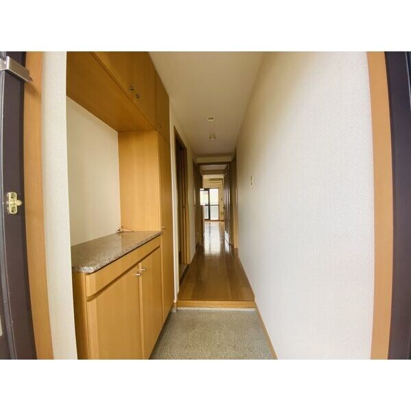 玄関(室内写真は別部屋の写真です。)