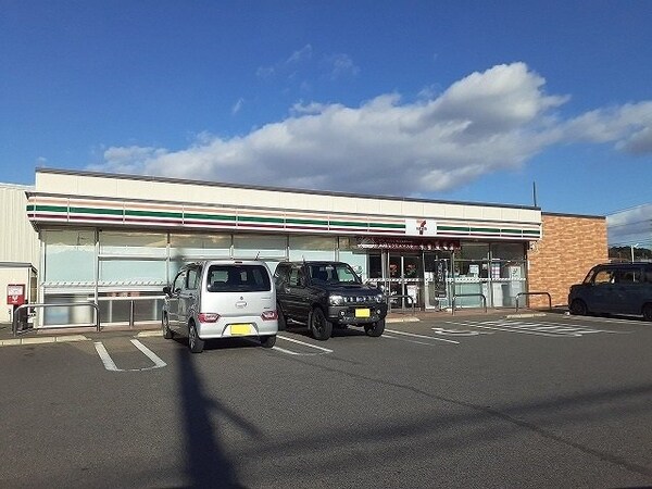 周辺環境(セブンイレブン半田板山町店まで651m)