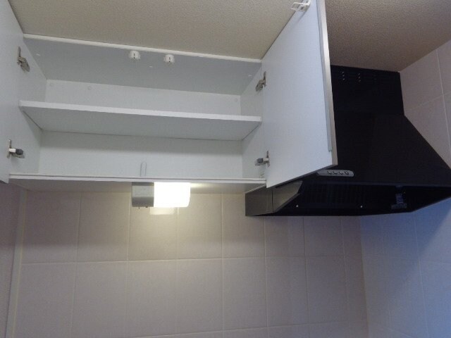 物件内観写真16　(キッチン上収納)