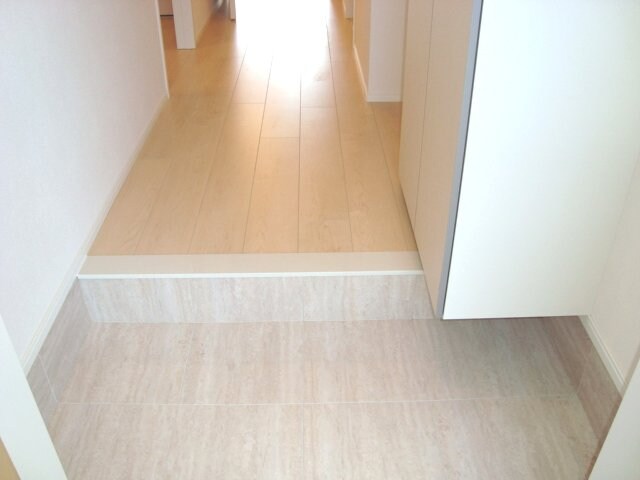 物件内観写真12　(玄関)