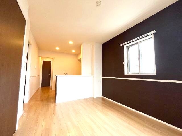 物件内観写真3　(リビング)