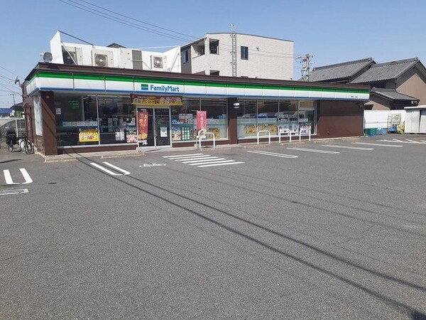 周辺環境(ファミリーマート港明正一丁目店まで320m)