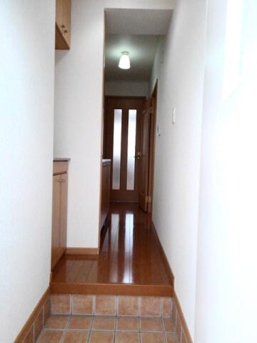 物件内観写真8　(シンプルで使いやすい玄関です)