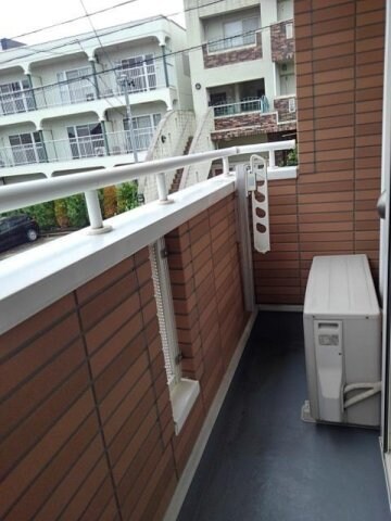 物件内観写真13　(外からの目が気にならないバルコニーで洗濯物が干せます)