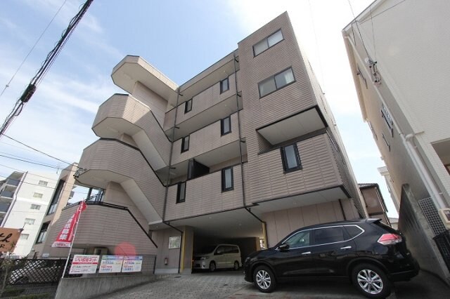 物件外観写真1　(建物外観を気になさる方へ、見た目の良い物件です)