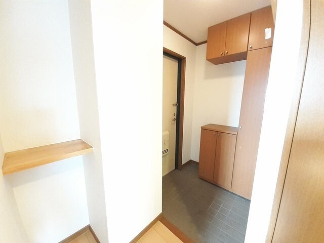 物件内観写真11　(シンプルで使いやすい玄関です)