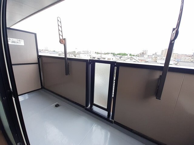 物件内観写真13　(バルコニーがあります)