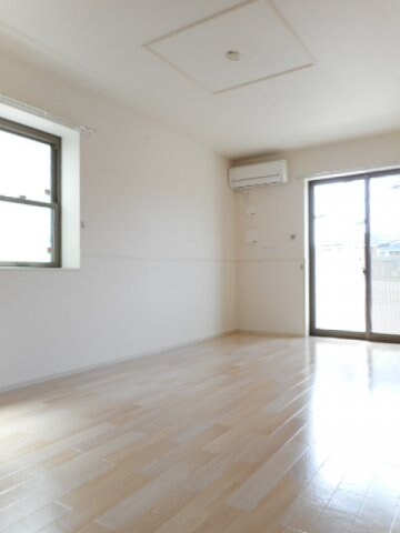 物件内観写真2　(使いやすい居間です)