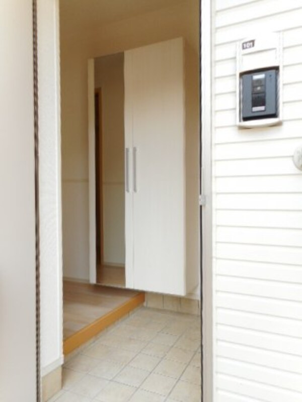 玄関(収納もある玄関です)