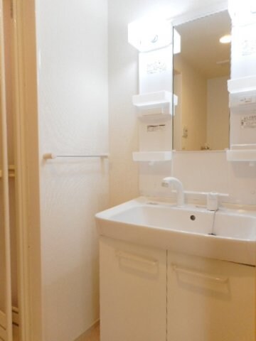 物件内観写真8　(使いやすい洗面所です)