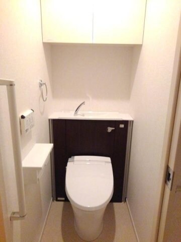 物件内観写真9　(コンパクトで使いやすいトイレです)