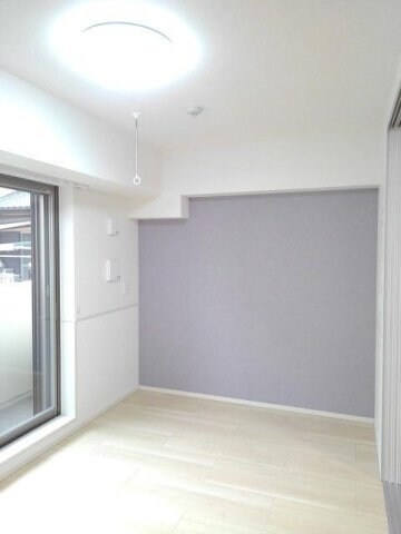 物件内観写真12　(明るい色調の室内です)