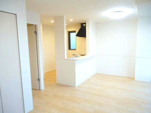 物件内観写真3　(リビング)