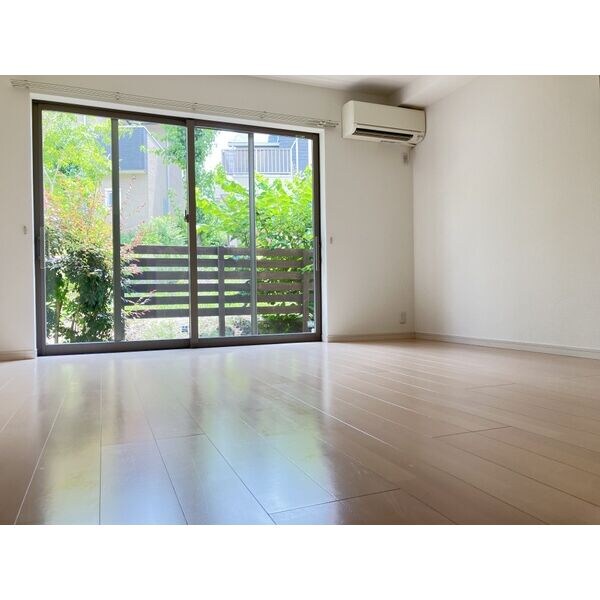 物件内観写真4　(室内写真は別部屋の写真です。)