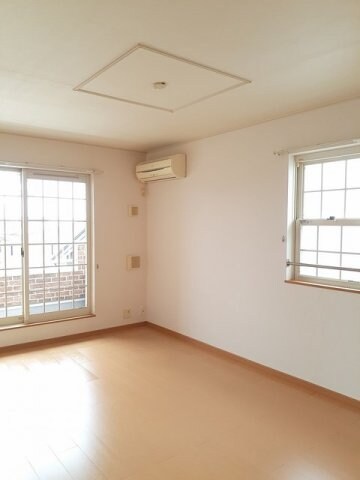 物件内観写真3　(おしゃれな居間です)