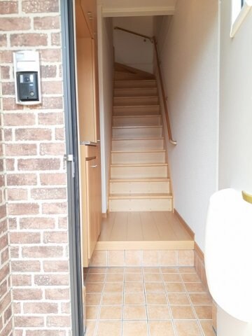 物件内観写真4　(きれいな玄関です)