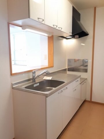 物件内観写真5　(コンパクトなキッチンで掃除もラクラク)