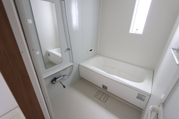 浴室(※別部屋のお写真で、現況優先と致します。)