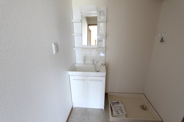 洗面・脱衣所(※別部屋のお写真で、現況優先と致します。)