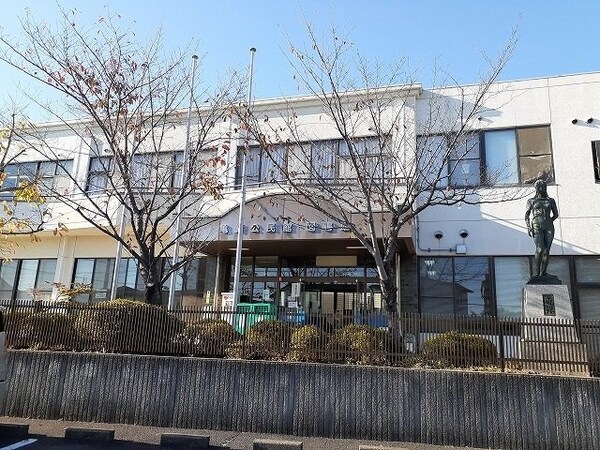 周辺環境(亀崎図書館まで890m)