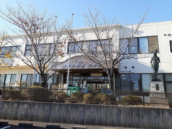 周辺環境(亀崎図書館まで890m)