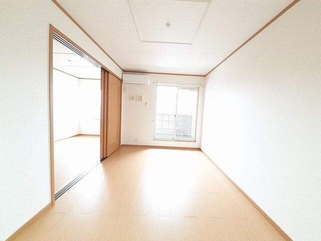 物件内観写真2　(おしゃれなリビングです)