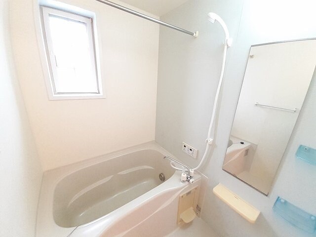 物件内観写真4　(落ち着いた空間のお風呂です)