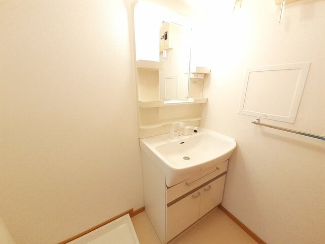 物件内観写真5　(忙しい朝には欠かせない洗面所です)