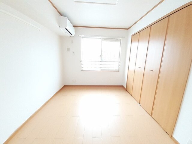 物件内観写真10　(内装は落ち着いています)