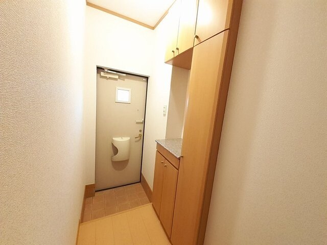 物件内観写真11　(明るい玄関です)