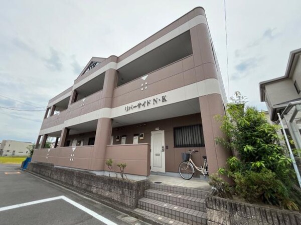 エントランス(外観写真（昼）)