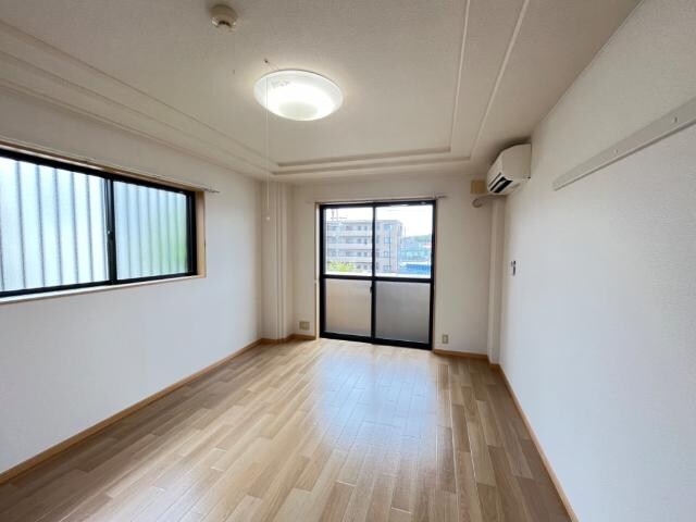 物件内観写真2　(室内)