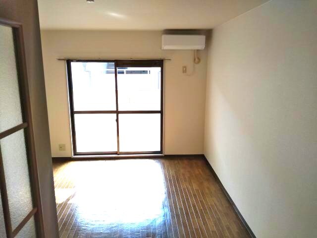 物件内観写真3　(室内写真は別部屋の写真です。)