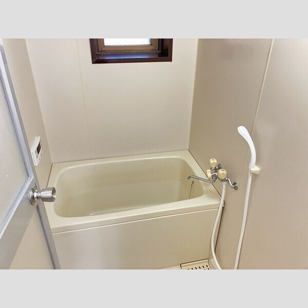 物件内観写真6　(室内写真は別部屋の写真です。)