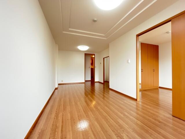 物件内観写真4　(リビング)