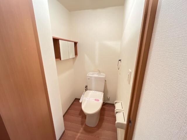 物件内観写真10　(シャワー付トイレ)