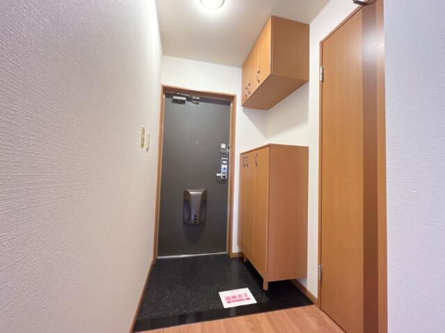 物件内観写真19　(玄関)