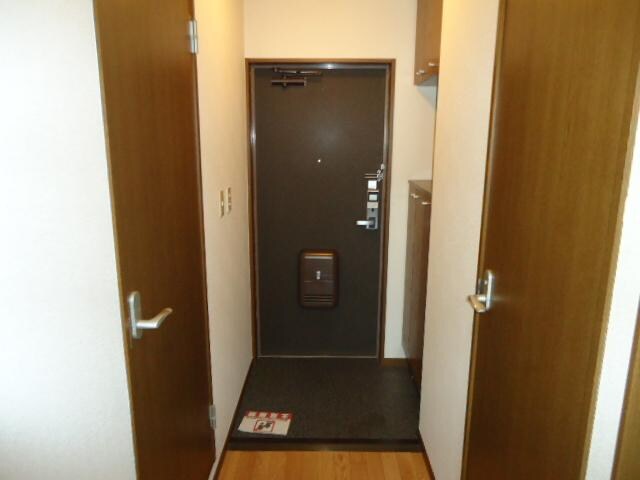 物件内観写真11　(玄関)