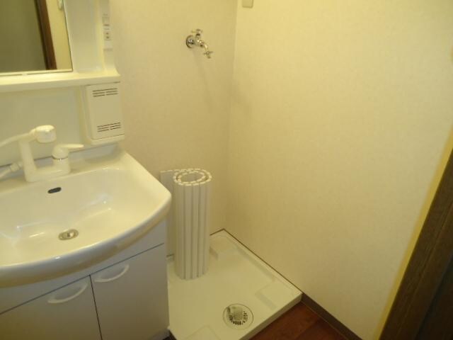 物件内観写真15　(洗濯機置場)