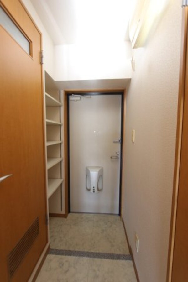 玄関(参考写真です。現況優先。)