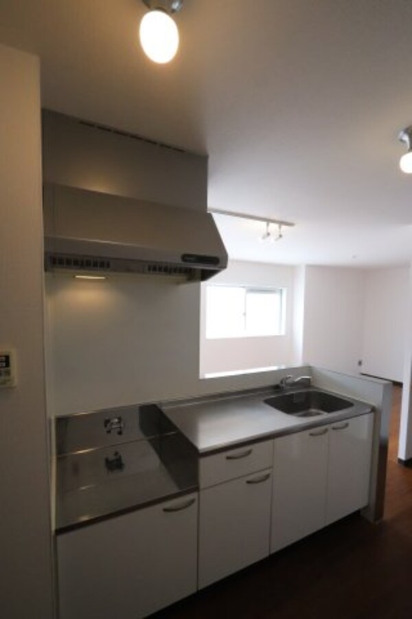 キッチン(※別部屋のお写真で、現況優先と致します。)