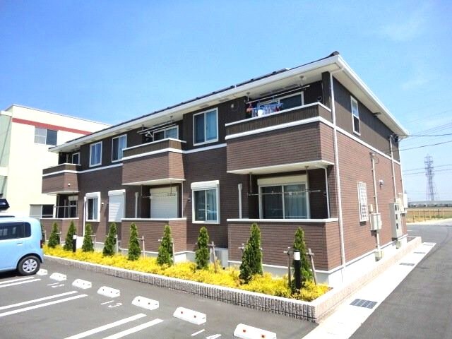 物件外観写真1　(外観は落ち着いています)