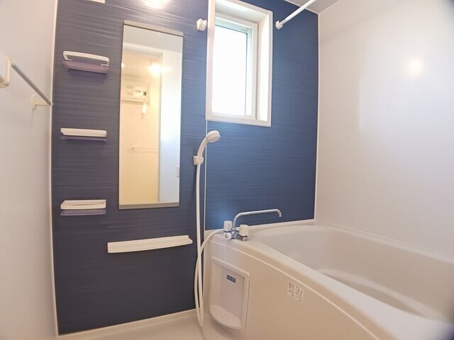 物件内観写真5　(落ち着いた空間のお風呂です)