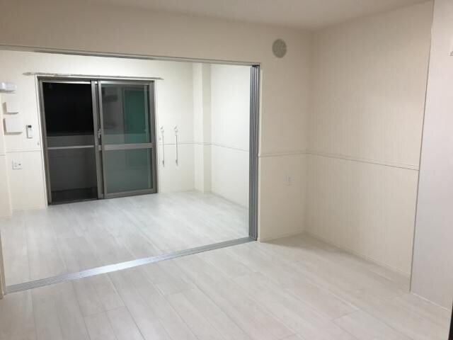 物件内観写真6　(リビング)