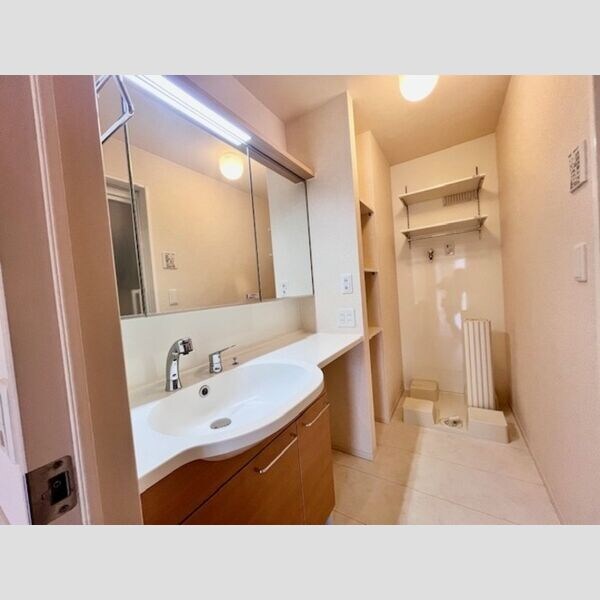 物件内観写真8　(室内写真は別部屋の写真です。)