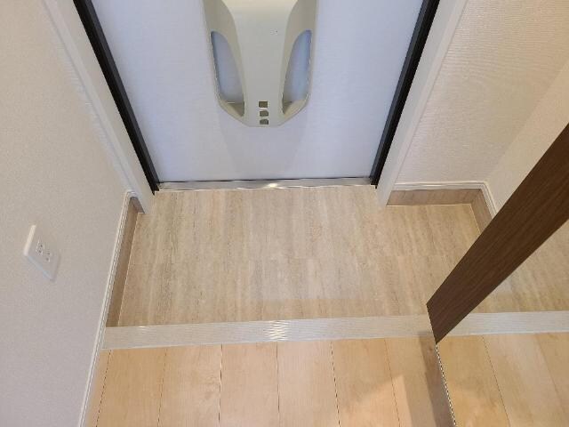 物件内観写真18　(玄関)