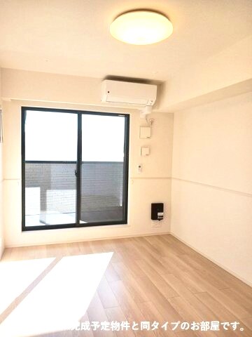 物件内観写真2　(使いやすいリビングです)